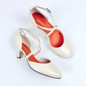 D. Lacquaniti Pearlized Ivory Leather D’Orsay Rhinestone Strap Kitten Heels 37 7